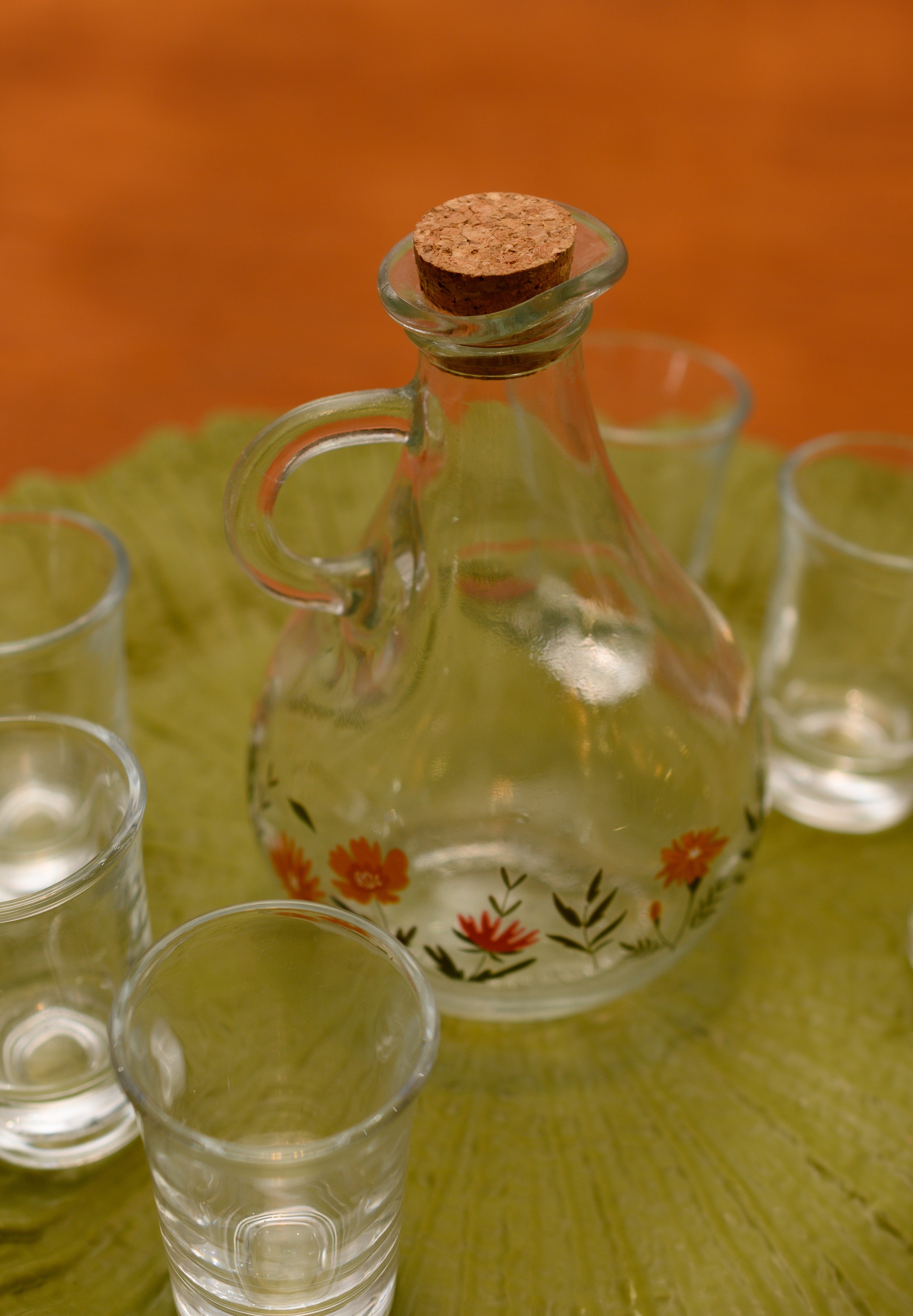 KIT DORAMA COPO SHOT VIDRO TRANSPARENTE GARRAFA COM TAMPA ROLHA FLORAL E SOUPLAST VERDE 08PÇS - DBL