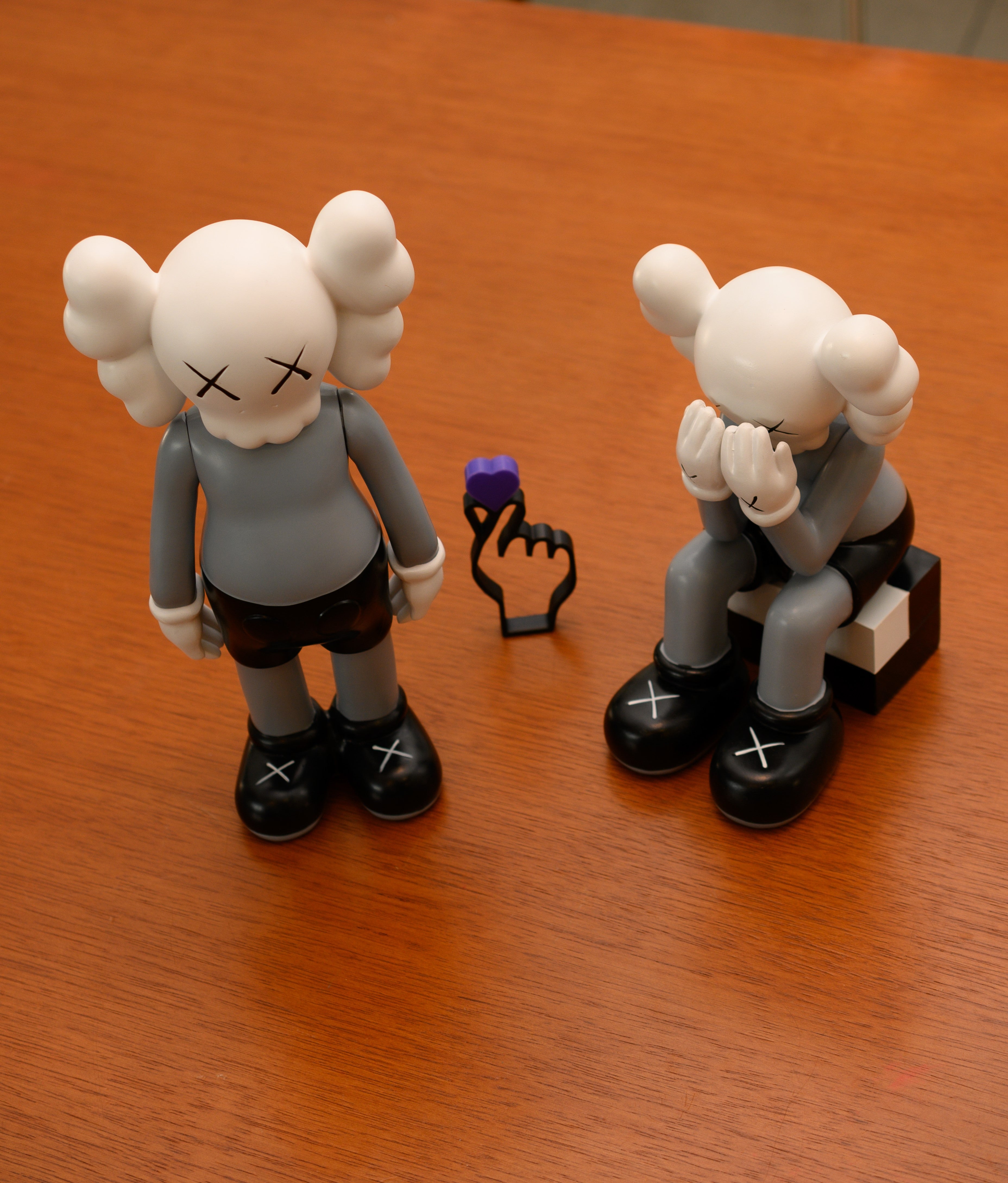 ESCULTURA KAW I EM PÉ CINZA 13X30CM - LUNNE